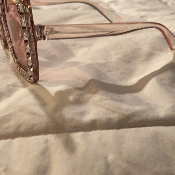 4 Bundle Sunglasses 🕶 - Picture 5 of 9